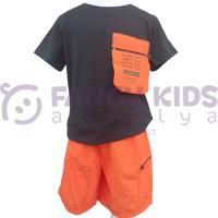 Erkek Çocuk İkili Takım Torba Cepli Siyah T-Shirt Deniz Kullanımına Uygun Cepli Turuncu Şort