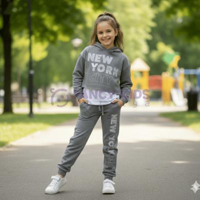 Kız Çocuk Baskılı Kapüşonlu Gri Crop Eşofman Takımı – Pamuklu ve Rahat Model