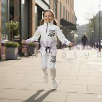 Kız Çocuk Beyaz Baskılı Crop Eşofman Takımı – Pamuklu, Lastikli, Cepli