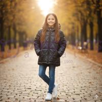 Kız Çocuk Siyah İşlemeli Mont – Uzun Kollu, Fermuarlı, Şık ve Rahat Tasarım