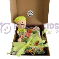 Yeni Doğan Hediye Kutusu – Doğal El Yapımı Amigurumi Diş Halkası ve Çıngıraklı Bebek Seti