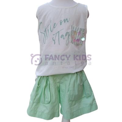 Kız Çocuk Askılı Bluz Şort İkili Takım – Yeşil Yazı Baskılı, Pullu Detaylı, %100 Pamuk Şortlu Kombin
